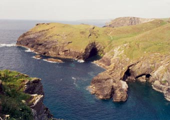 Pobřežní útesy u Tintagelu